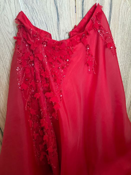Бална рокля червена