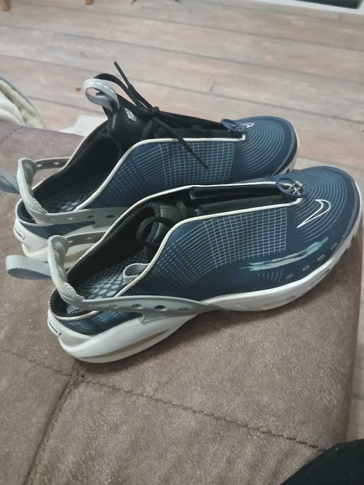 Маратонки Nike.