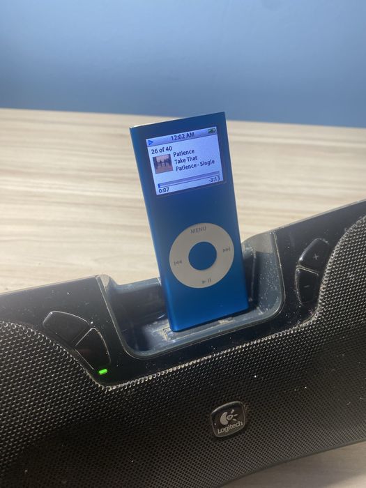 iPod Nano 2 & boxă Logitech S715i