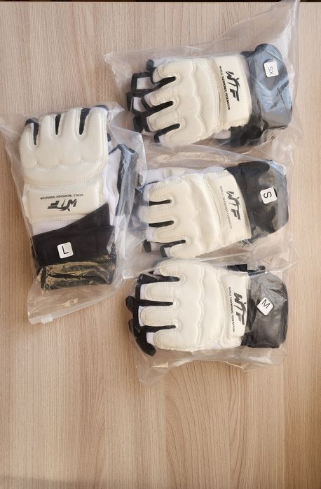 Спортивные перчатки для карате,тхэквандо ,мма.