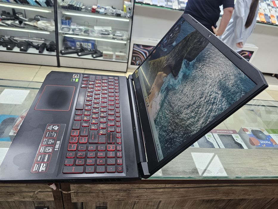 Acer Nitro 5 Ryzen 7 + GTX 1650ti