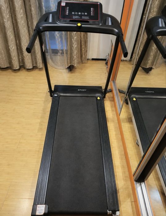 Banda de alergare aproape noua-utilizata de mai putin de 2 luni