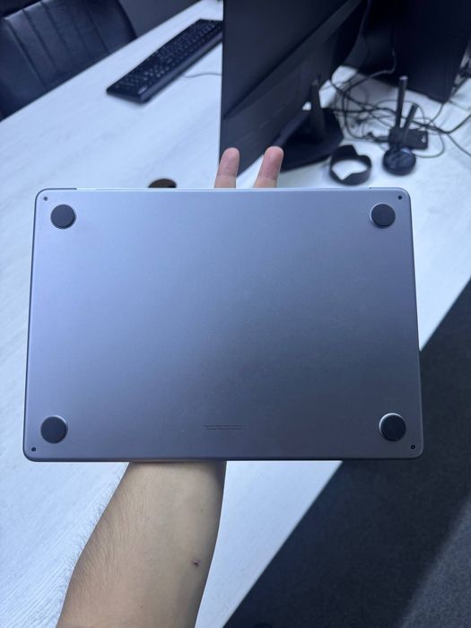 Sotiladi: Apple MacBook Air M3 (8GB / 256GB)