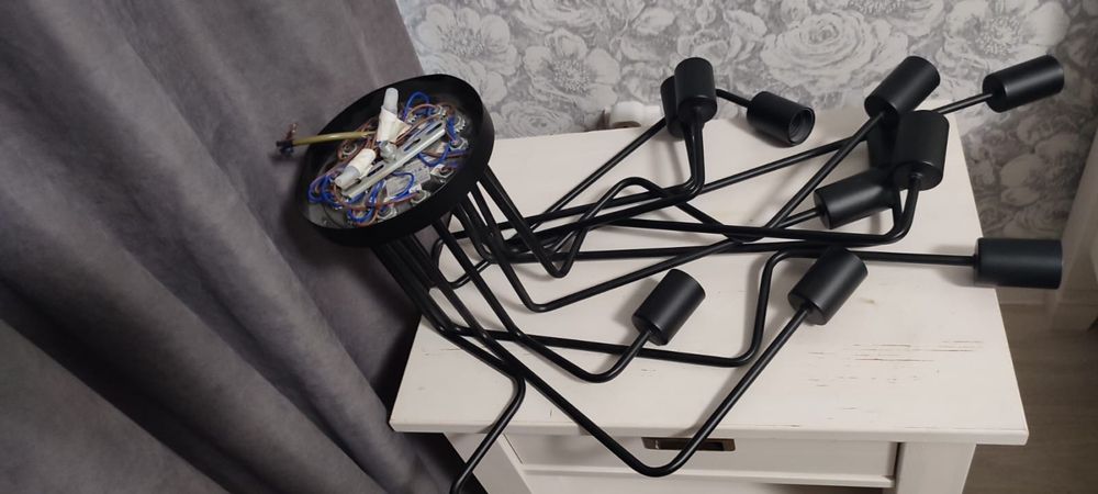 Продам люстры разные дешево новые