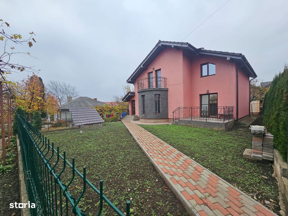 Vila P+M 6 camere Valea Lupului,1 decembrie,la asfalt
