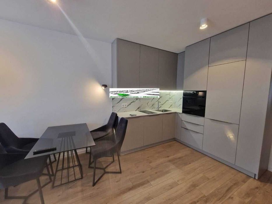 Дава се под наем Тристаен апартамент в Пловдив, Коматевски възел - 100 кв.м за 612 € - Снимка #2