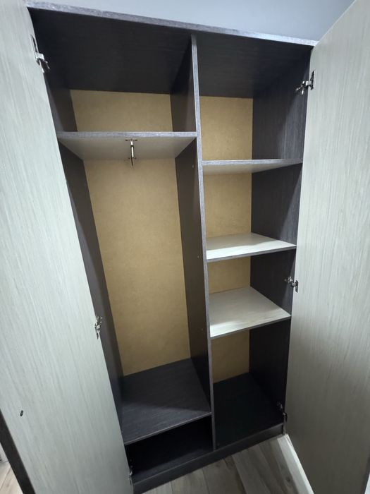 2 шкафа и стол 30000