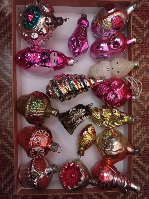 СССР ёлочные игрушки в большом количестве.