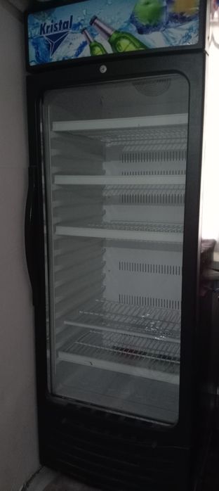 Продам витринный холодильник