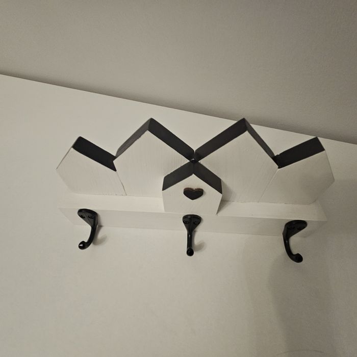 Продам ключницу новую