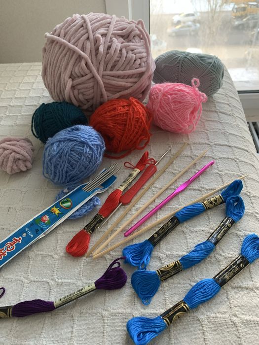 Пряжа для рукоделия.