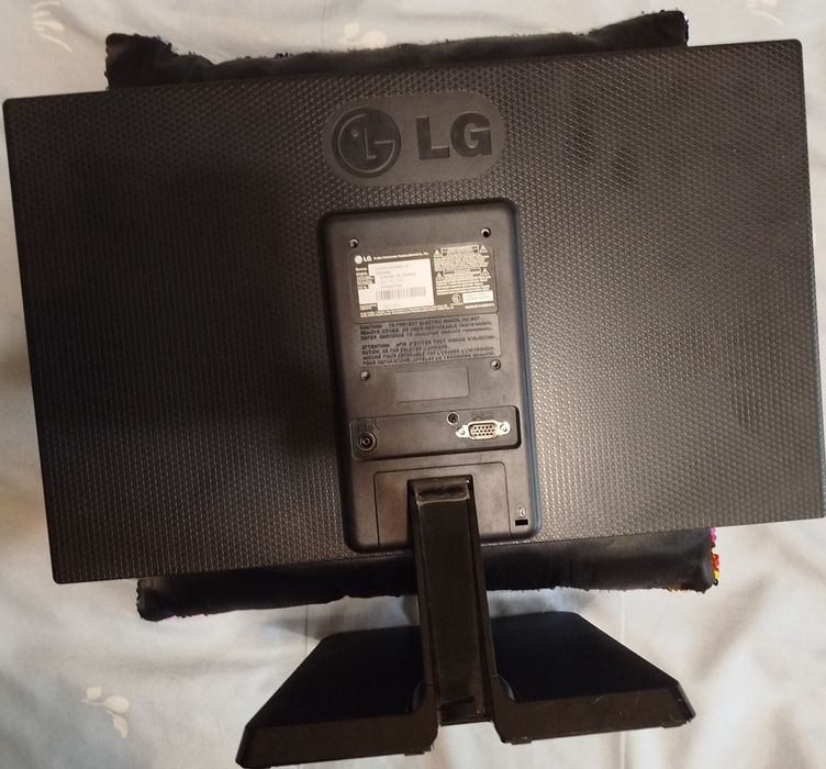 Монитор LG 20 дюймов