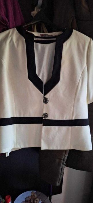compleu de dama nou 3 piese  sacou bluza fusta alb-negru  marime 50-XL pret 120 lei