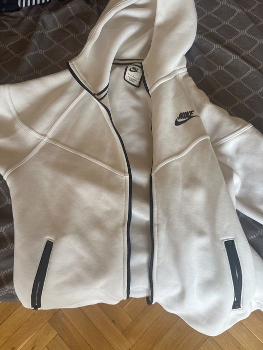 Продавам nike tech
