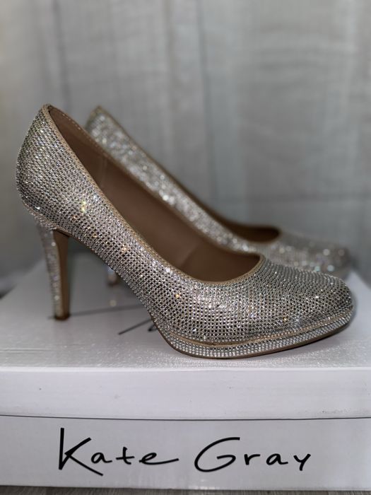 Обувки от естествена кожа с камъни