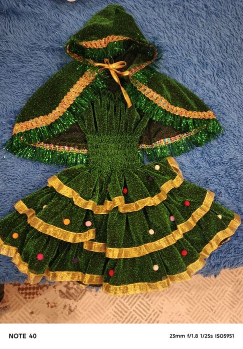 Продам костюм елочки на девочку 4-5 лет.