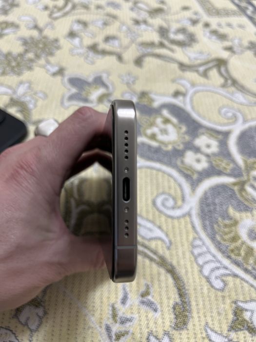 Продам Айфон 15 про