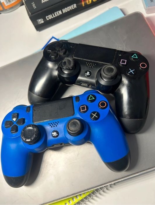 Consolă PlayStation 4 (PS4)  + 2 manete  + Jocuri