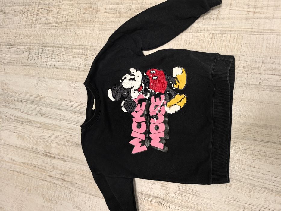 Суичър само пробван