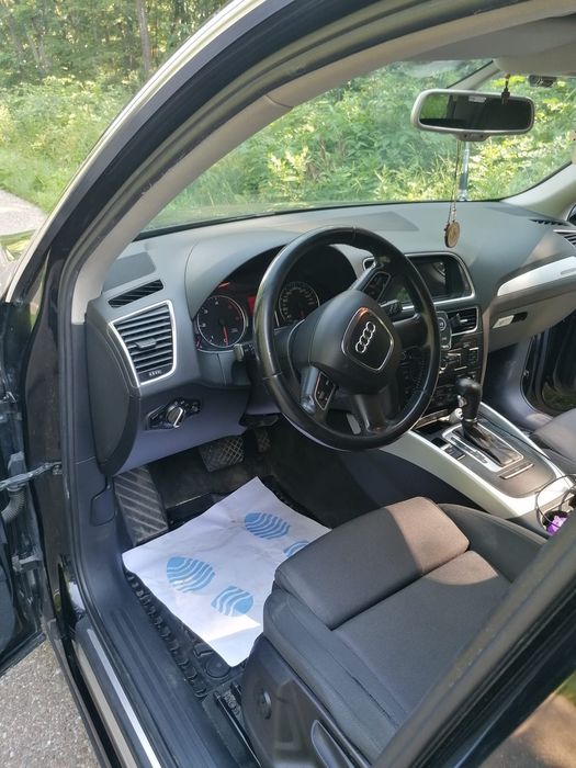 Vând Audi Q5 2.0 TDI Quattro S tronic Sport