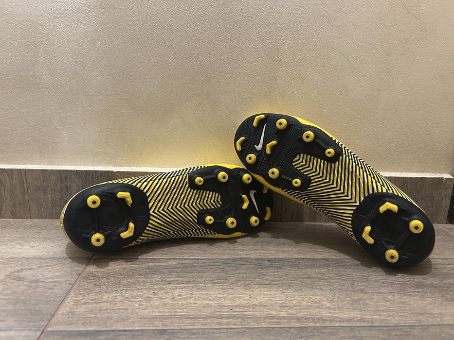 Бутонки Nike MERCURIAL VAPOR NEYMAR FG 38,5
