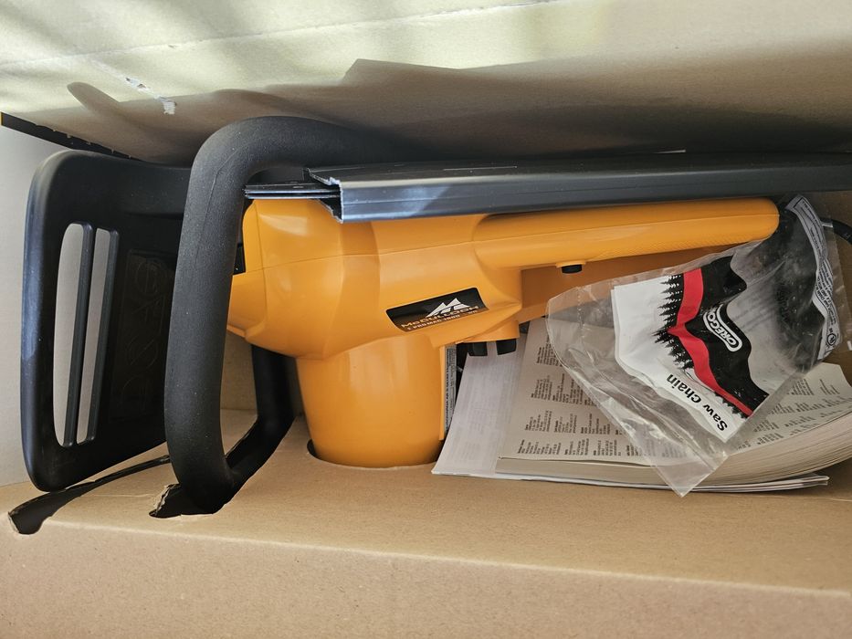 Чисто нова електрическа резачка за дърва