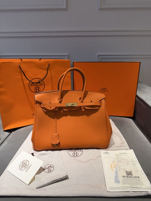 Hermès Birkin 35 – Orange Hermès, hardware auriu, set complet.