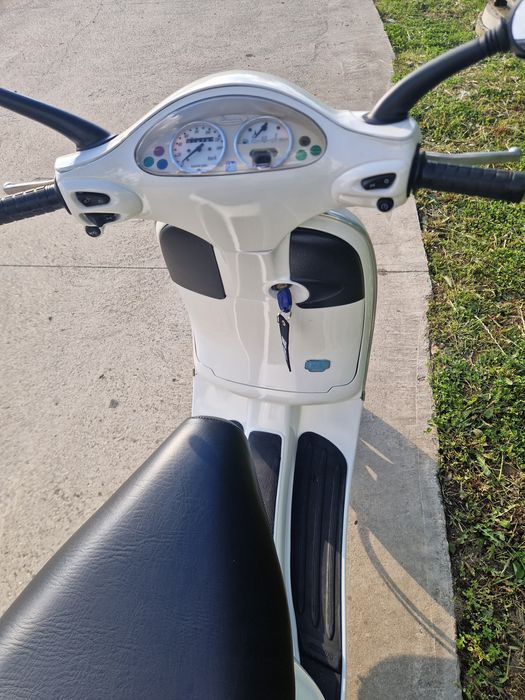 Piaggio Vespa   ET4  125