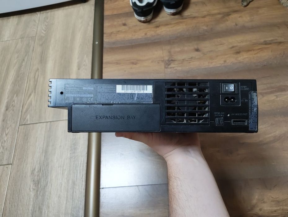 Vând PlayStation 2 fat/gras cu o manetă