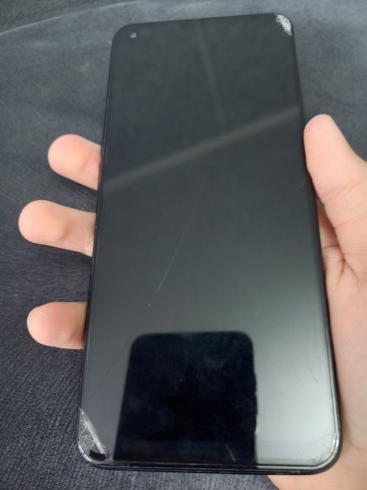 Оппо а 54  в срелнем состоянии