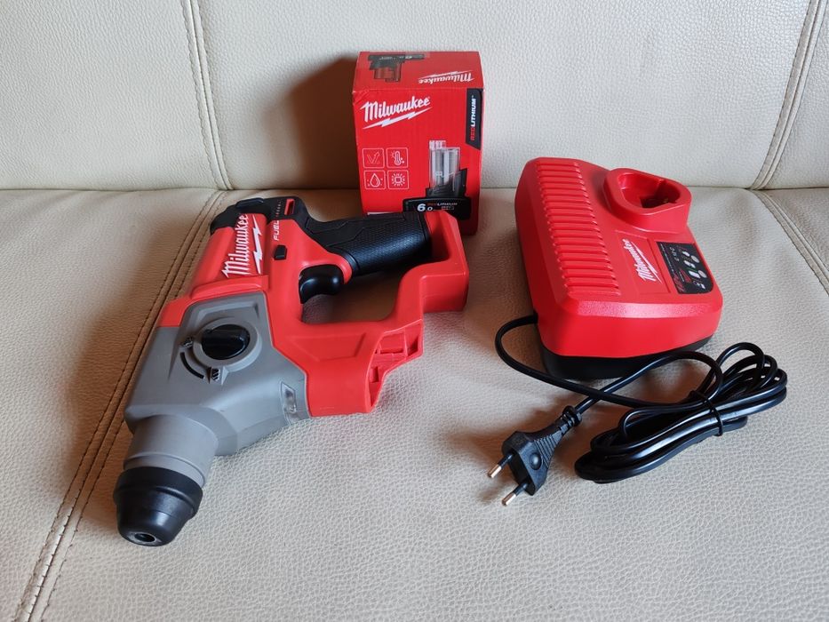 Ciocan rotopercutor Milwaukee M12 CH
