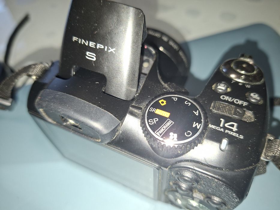 Fujifilm FinePix S2950, defect, pentru piese sau decor