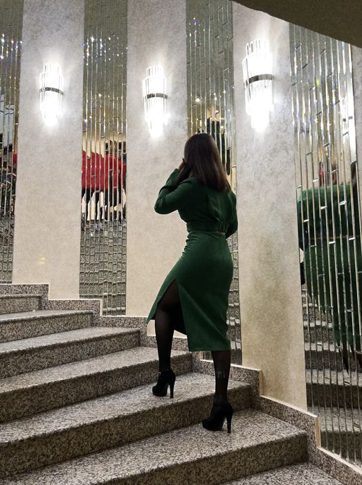 Зеленая двойка с юбкой