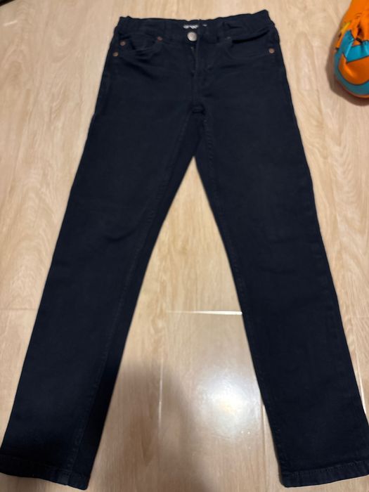 Vând pantaloni 128 și 134 cm