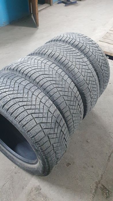 Продам комплект шин r19