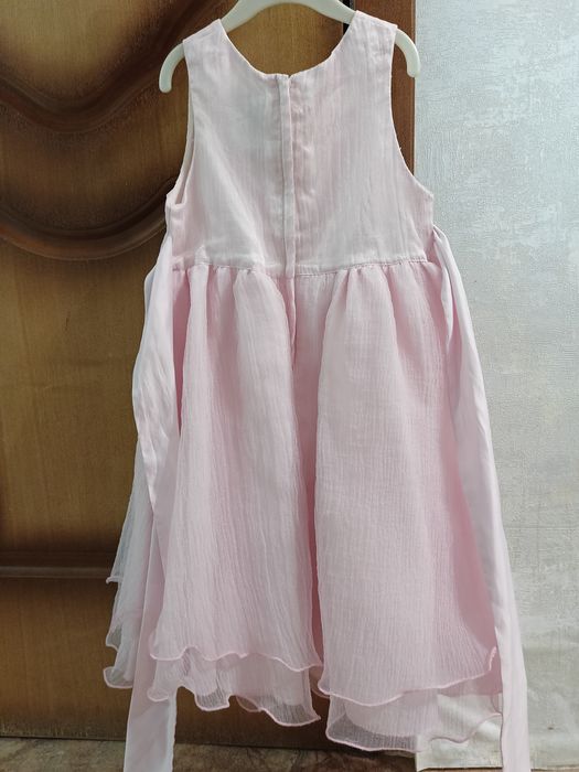 Продам платья на девочку 3-6лет. 6500 тенге.