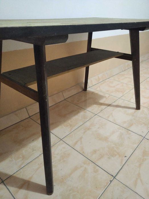 Стол с полкой. Jadval. Stol.