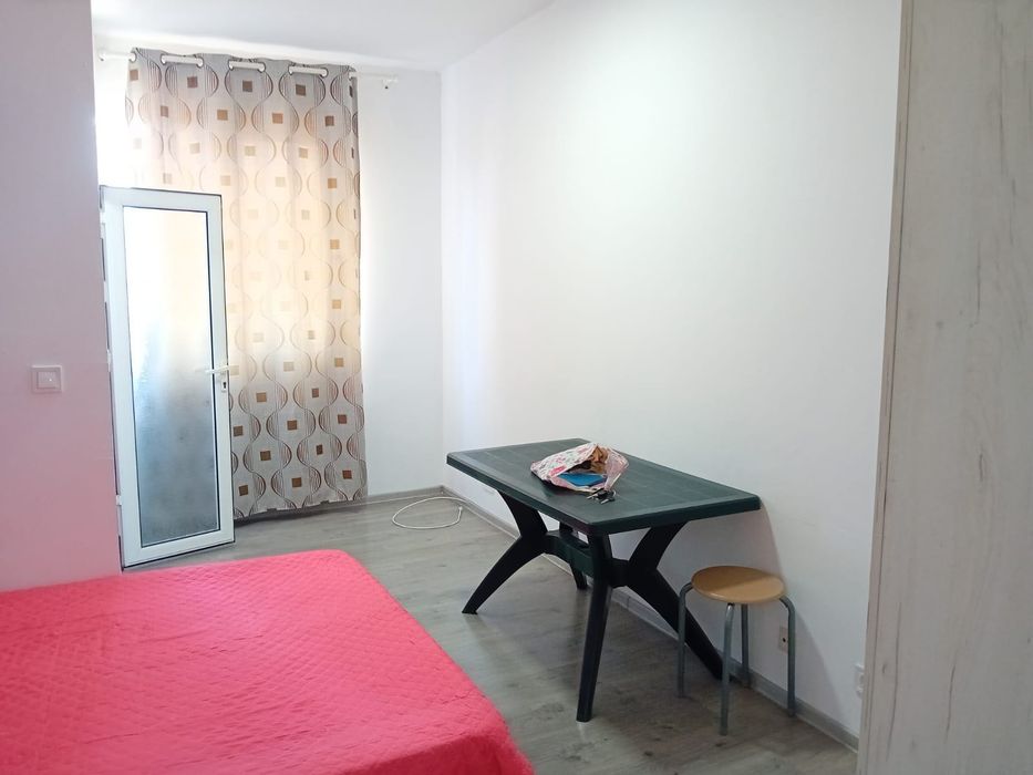 Ofer spre inchiriere garsoniera  zona Zahana