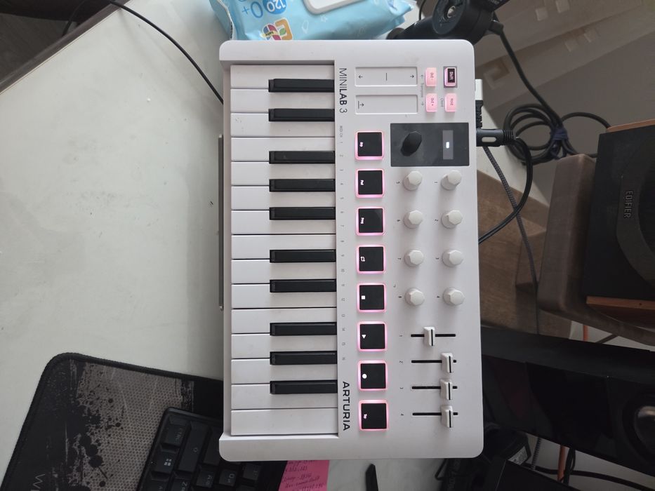 миди клавиатура Arturia  minilab3