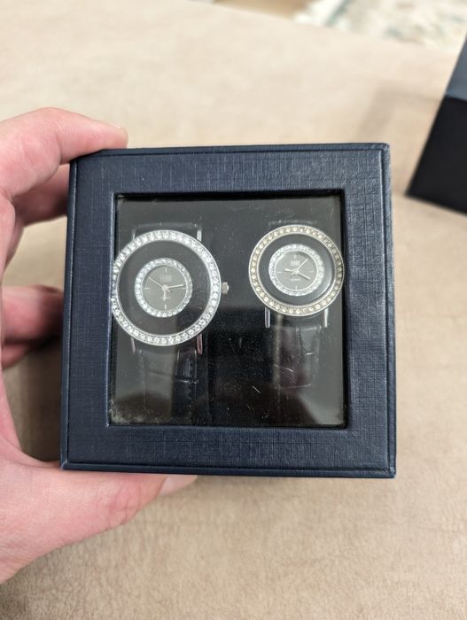 Продам пару часов