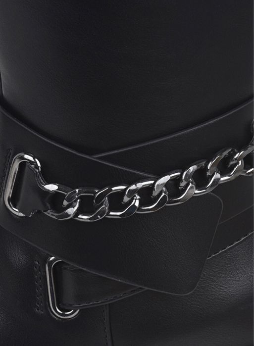 Новые. Стильные весенние сапоги.