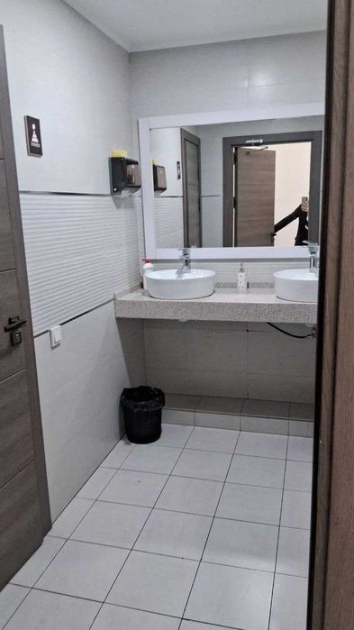 Сдается офис 150м2 3 кабинета и санузел в центре