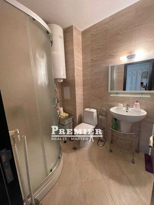 Продава се отличен тристаен апартамент в Равда.