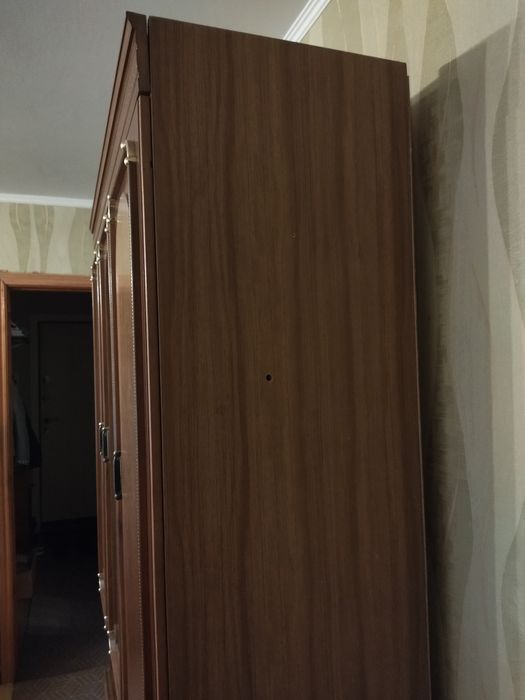 Отдам шкаф для посуды