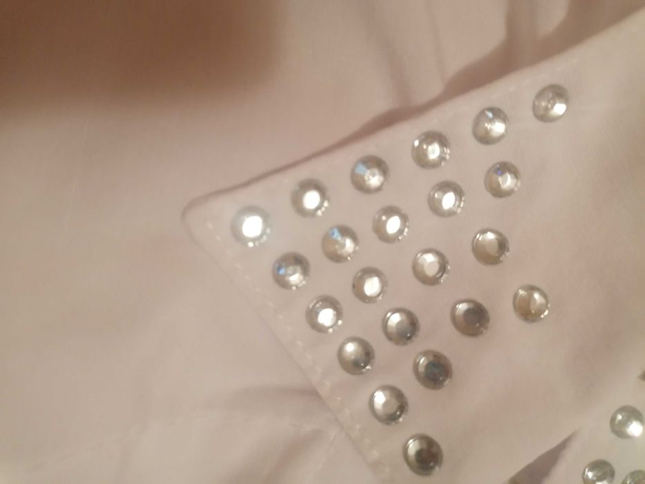 Страхотна нова дамска риза с камъни на яката