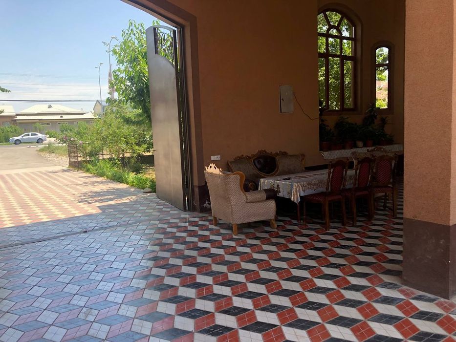 Сергели Янгихаетда 1 линияда участка. Бизнес учун хам яхши локация