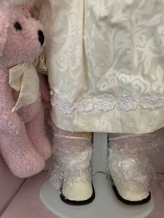 Păpușa din portelan