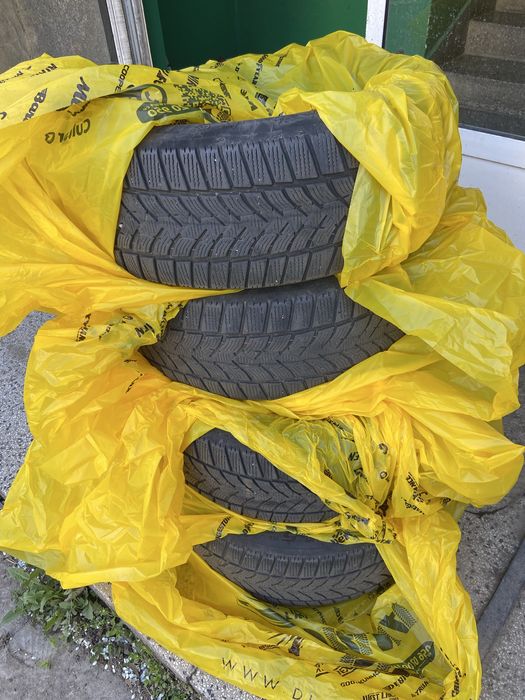 Зимни гуми Dunlop 215 55 18