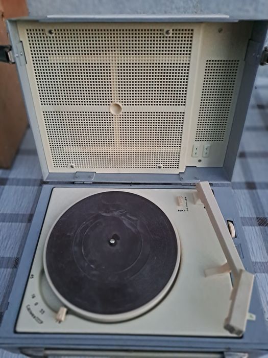 Стар работещ грамофон