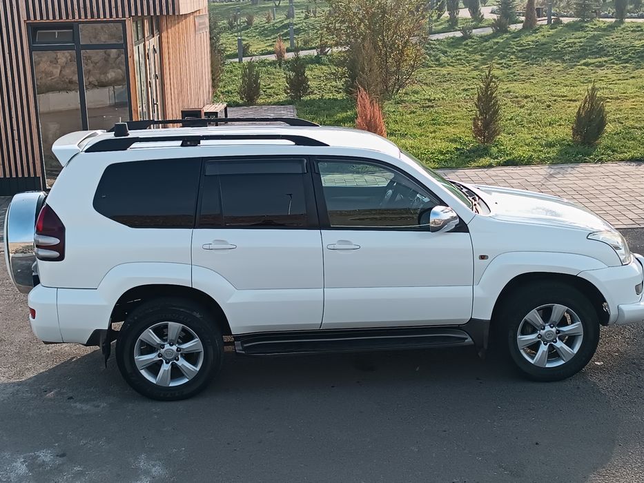 Тойота Прада белый жемчук СРОЧНО